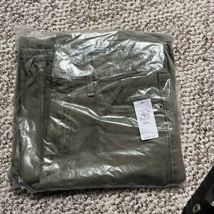 Old Navy Women’s Army Green jeans